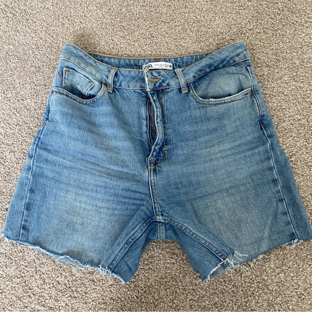 SOLD - Zara Cutoff Jean Shorts (S/M)